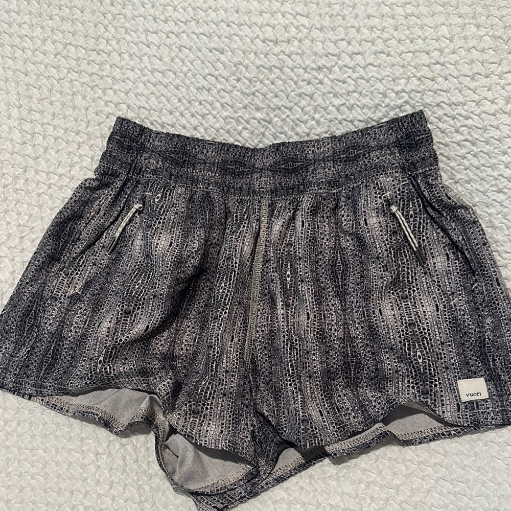 Vuori Shorts